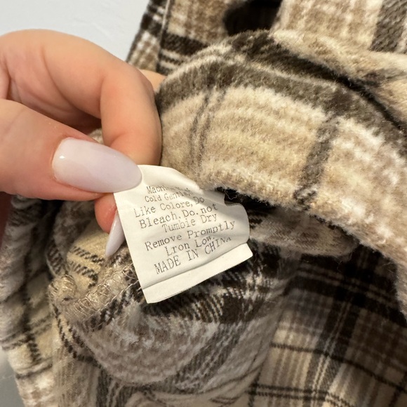 Princess Polly Tan and Black Plaid shacket button up Jacket size 4 medium fit - Picture 6 of 6